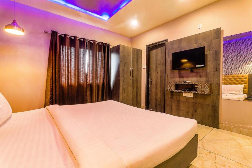 Горакхпур: FabHotel Rudra Inn & Cafe I
