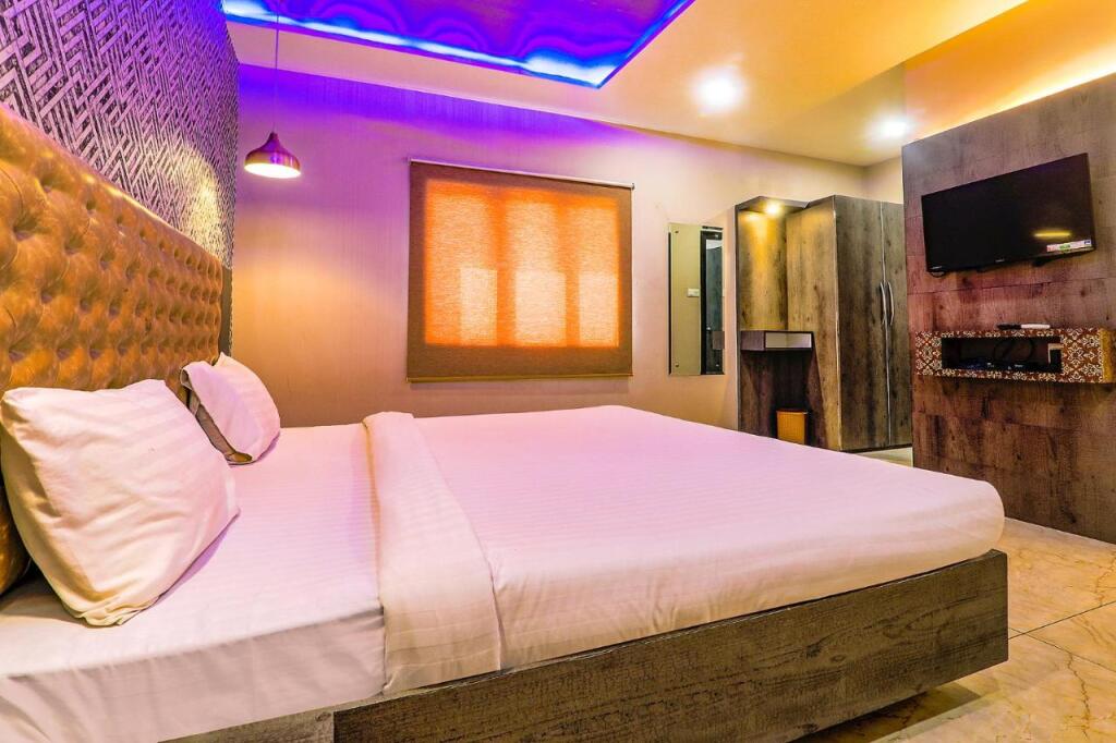 Горакхпур: FabHotel Rudra Inn & Cafe I
