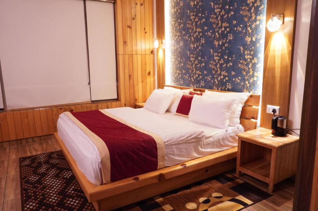 Раникхет: Hotel Dev Chhaya