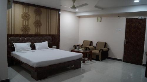Джамб: Hotel Rajdoot