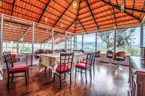 Ути: FabHotel St.Clouds Ooty
