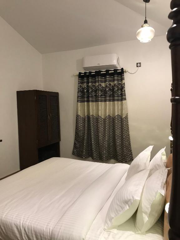 Бага: Beach House Hotel