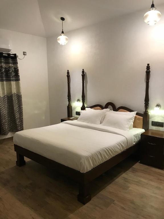 Бага: Beach House Hotel