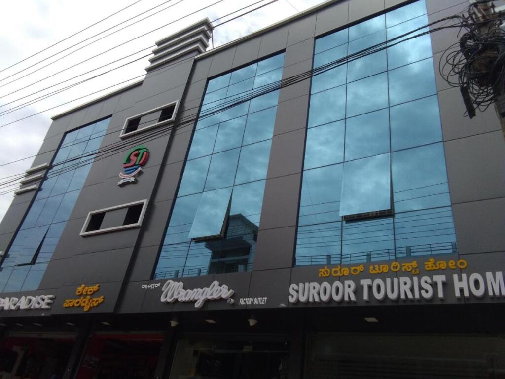 Вираджпет: Suroor Tourist Home