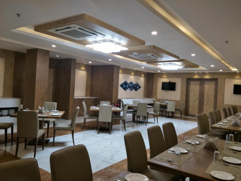 Сомнатх: Regenta Central Somnath