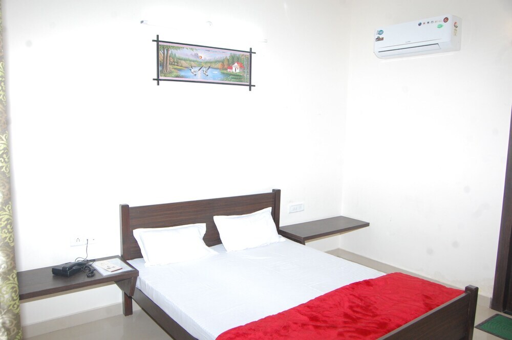 Крепость Jhansi: Hotel Surya
