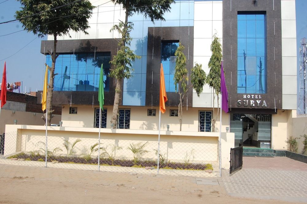 Крепость Jhansi: Hotel Surya