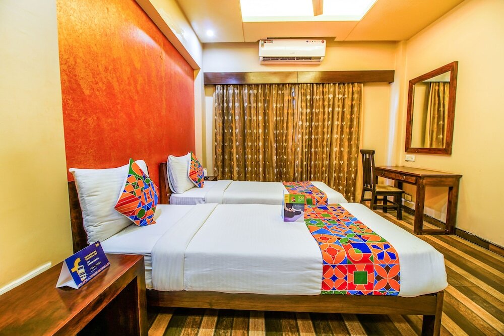 Нойда: FabHotel Tavisha Villa