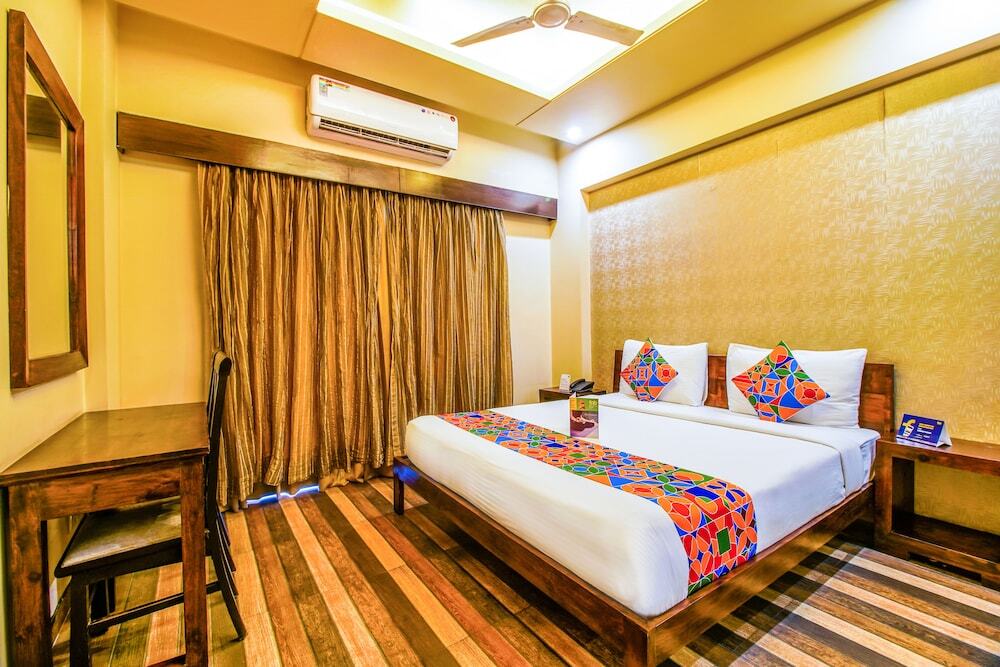 Нойда: FabHotel Tavisha Villa