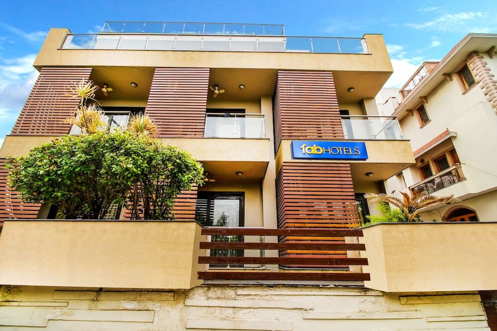 Нойда: FabHotel Tavisha Villa