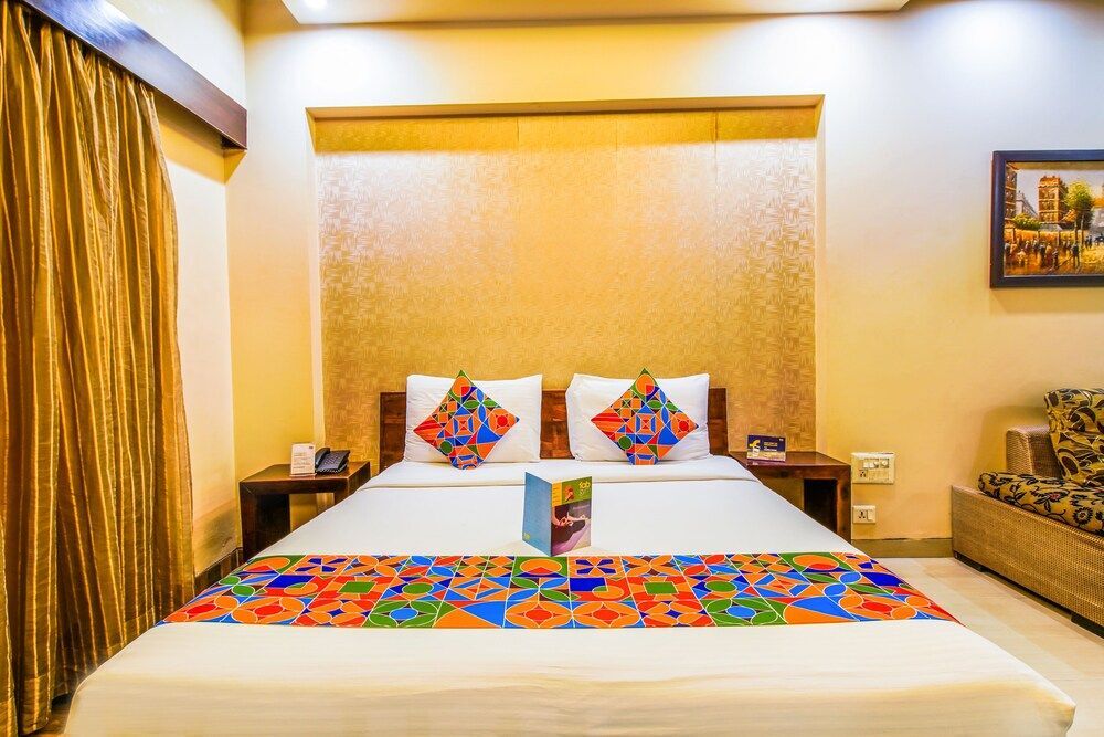 Нойда: FabHotel Tavisha Villa