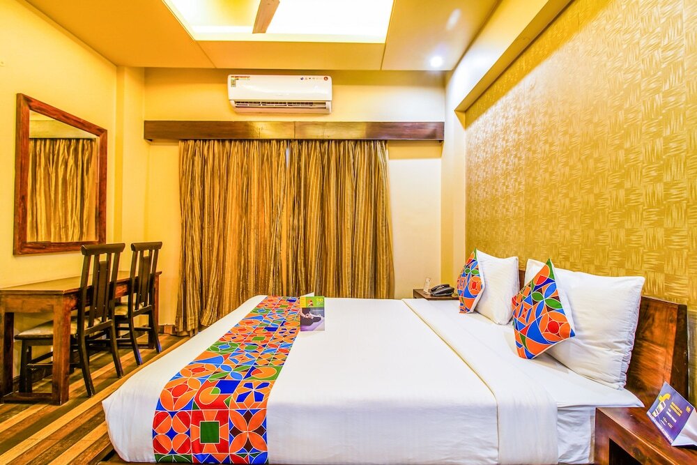 Нойда: FabHotel Tavisha Villa