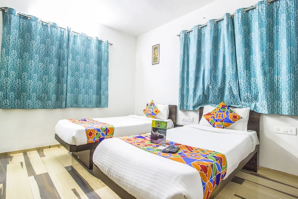 Нашик: FabHotel House Khas Suites