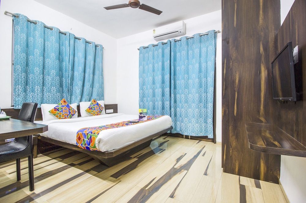 Нашик: FabHotel House Khas Suites