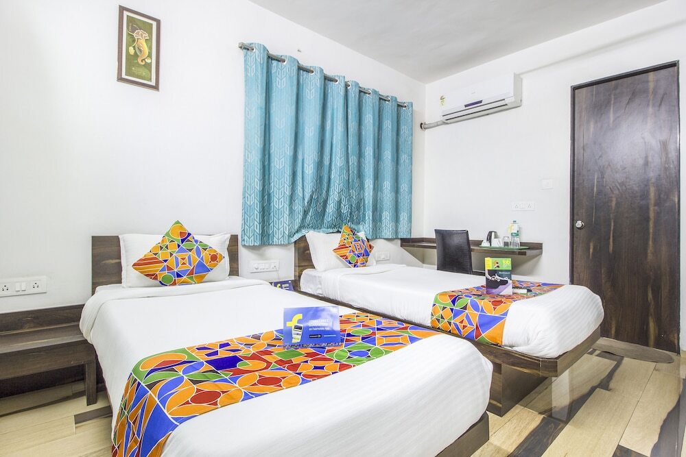 Нашик: FabHotel House Khas Suites