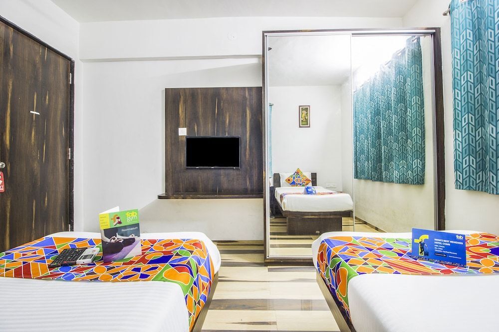 Нашик: FabHotel House Khas Suites