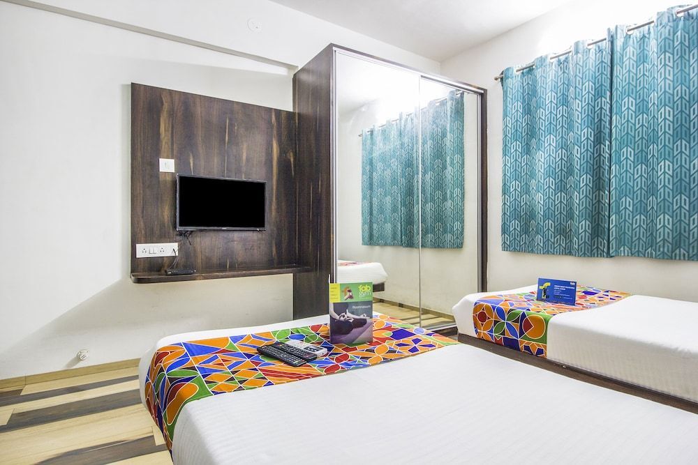 Нашик: FabHotel House Khas Suites