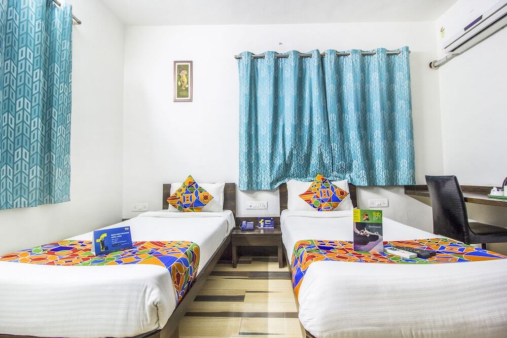 Нашик: FabHotel House Khas Suites
