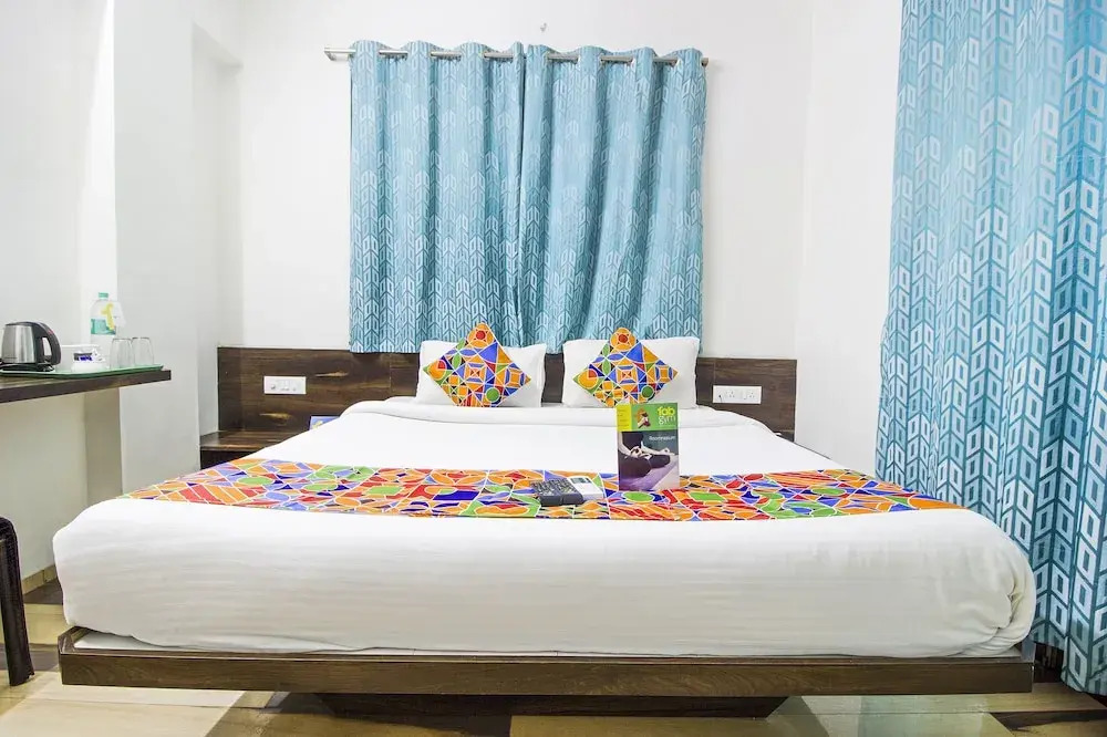 Нашик: FabHotel House Khas Suites
