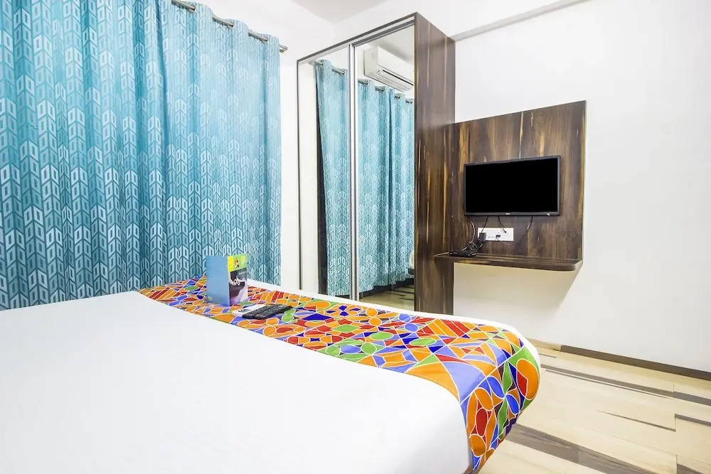 Нашик: FabHotel House Khas Suites
