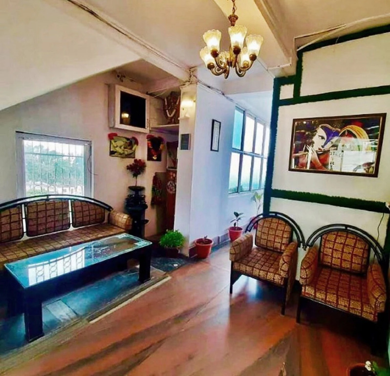 Раникхет: Goroomgo Tribhuwan Ranikhet