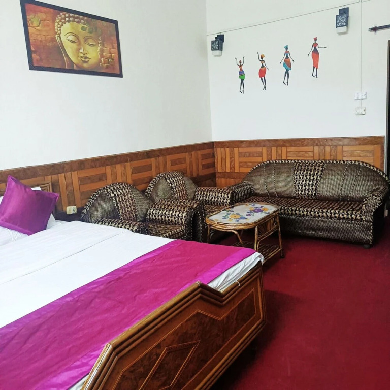 Раникхет: Goroomgo Tribhuwan Ranikhet