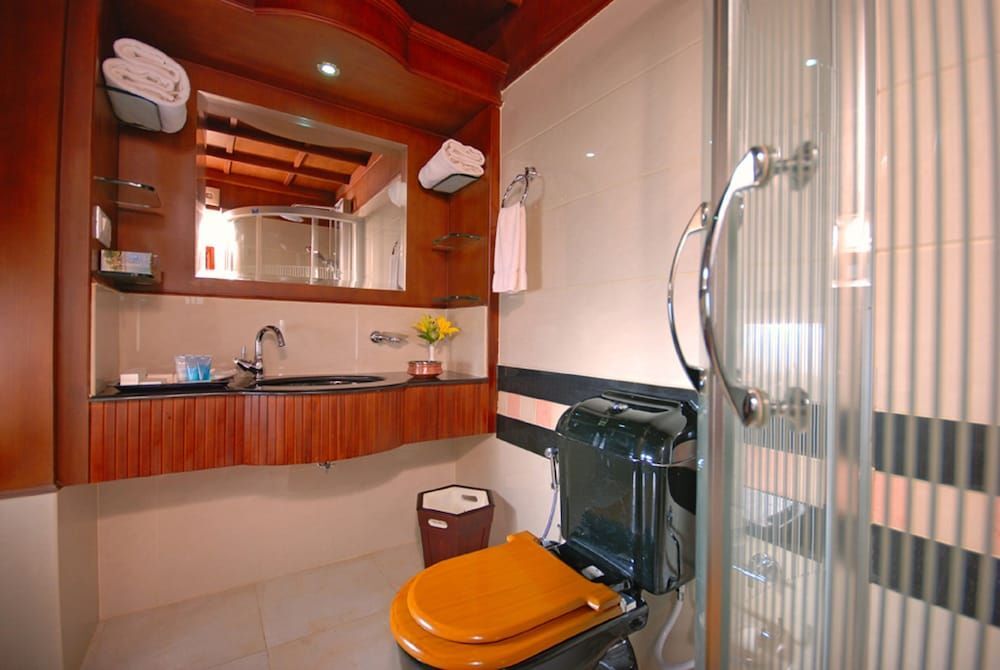 Аллеппи: Sterling House boat Lake Palace Alleppey