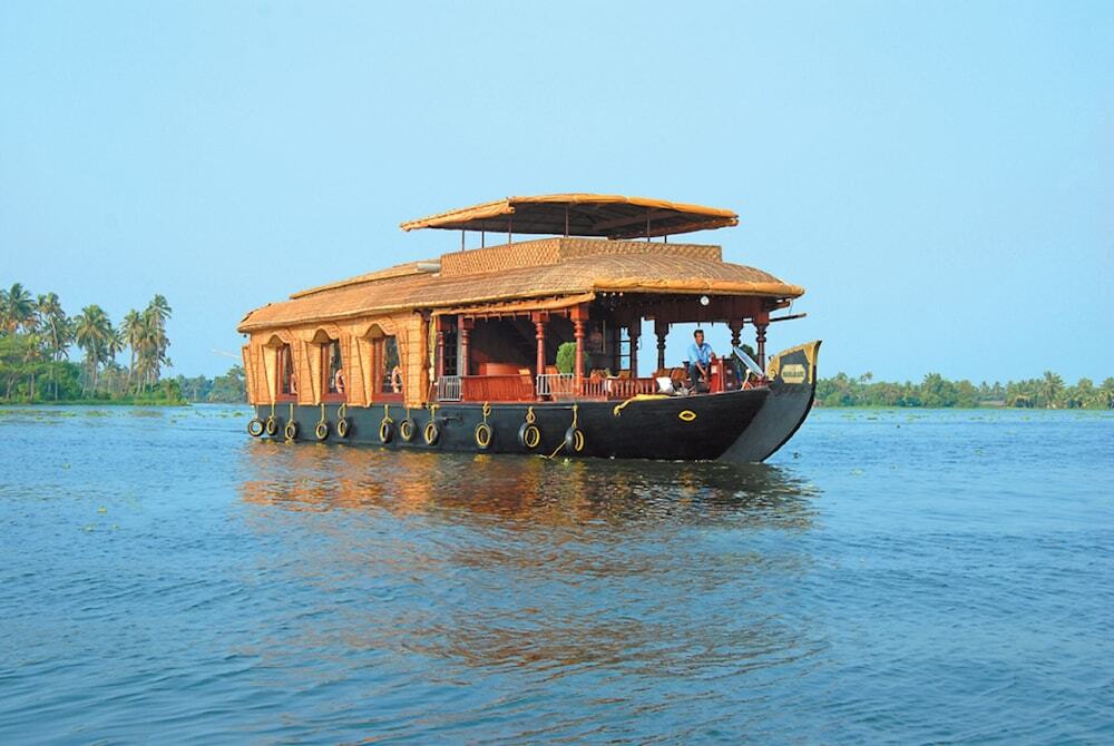 Аллеппи: Sterling House boat Lake Palace Alleppey