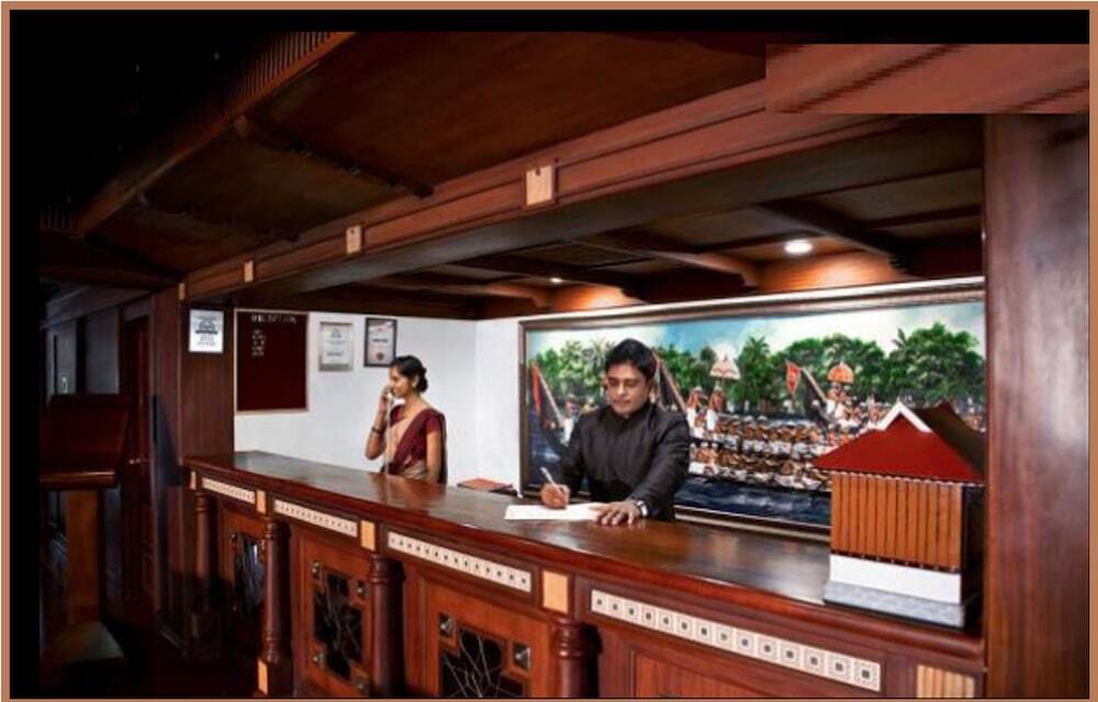 Аллеппи: Sterling House boat Lake Palace Alleppey