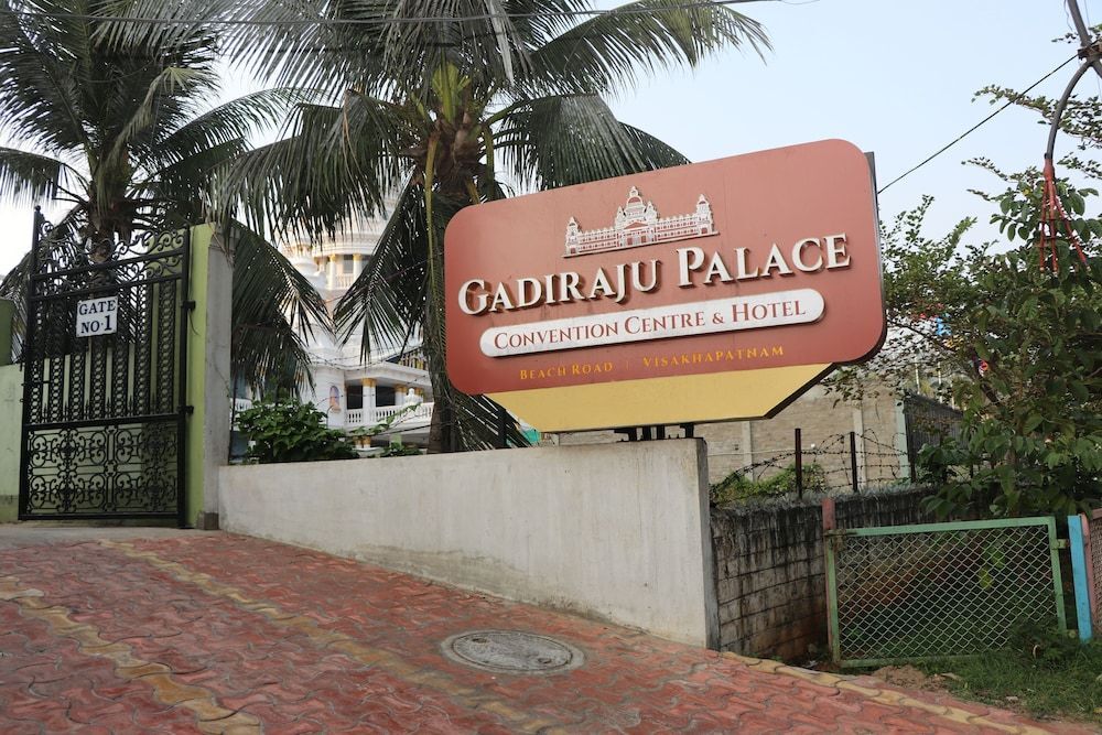 Висакхапатнам: Gadiraju Palace Convention Centre & Hotel