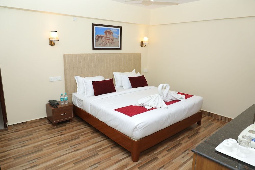 Висакхапатнам: Gadiraju Palace Convention Centre & Hotel