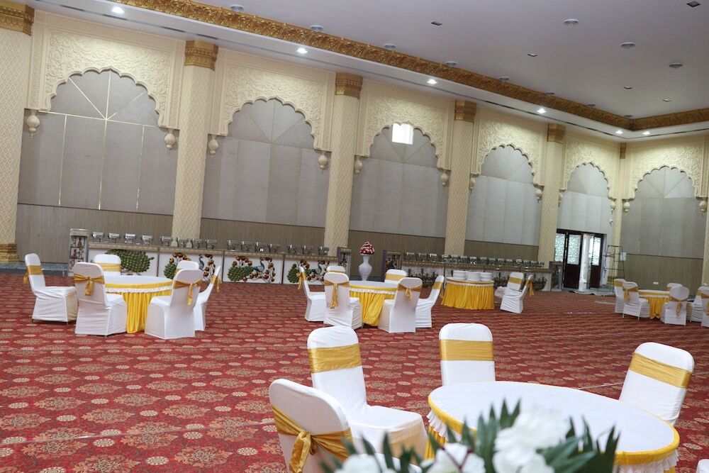 Висакхапатнам: Gadiraju Palace Convention Centre & Hotel