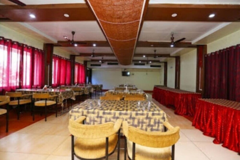 Райпур: Goroomgo Sharda Regency Raipur