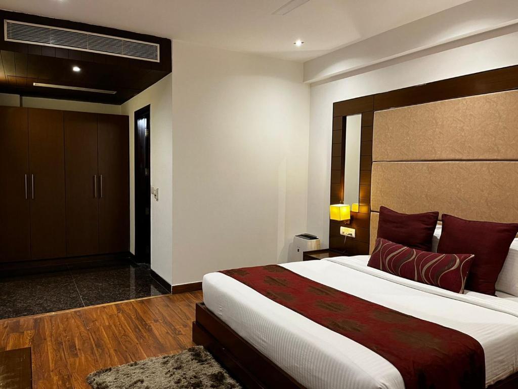 Гуруграм: Yuhi Suites