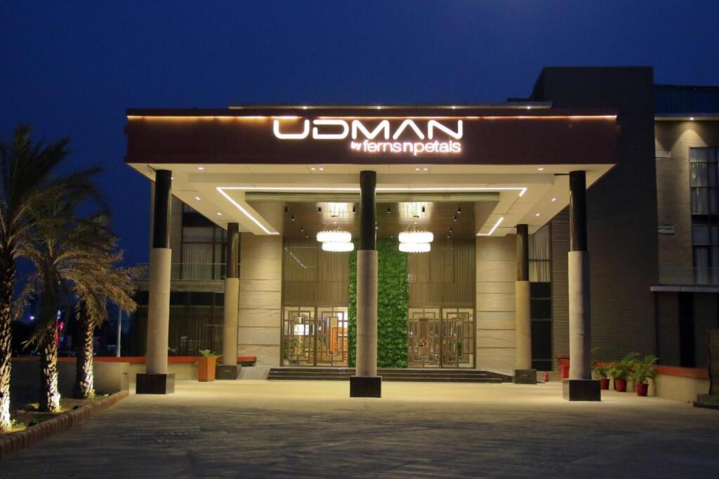 Большая Нойда: Udman Greater Noida By Ferns N Petals