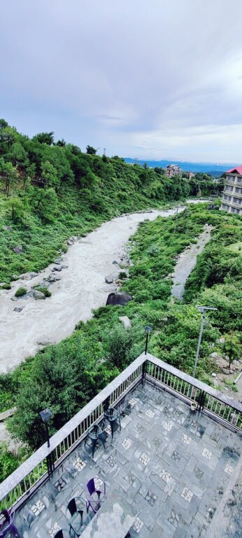 Кангра: Manuni Inn - Riverside Hotel