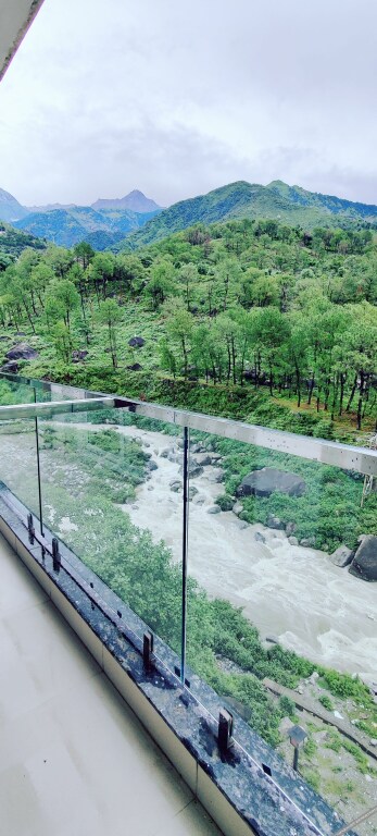 Кангра: Manuni Inn - Riverside Hotel
