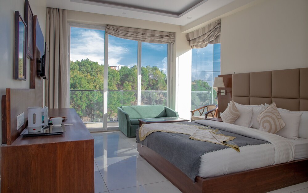 Кангра: Manuni Inn - Riverside Hotel