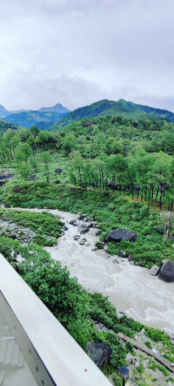 Кангра: Manuni Inn - Riverside Hotel