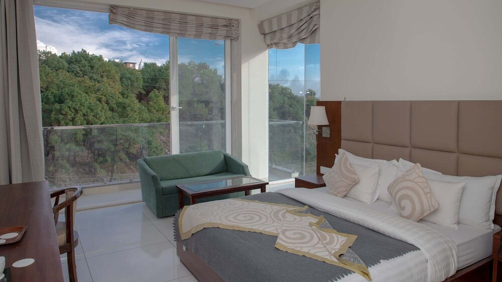 Кангра: Manuni Inn - Riverside Hotel