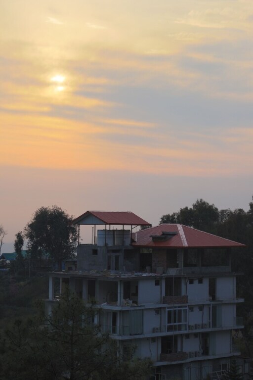 Кангра: Manuni Inn - Riverside Hotel