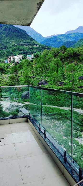 Кангра: Manuni Inn - Riverside Hotel