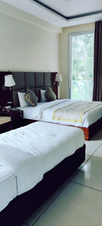 Кангра: Manuni Inn - Riverside Hotel