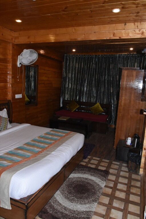 Чамба: Aanantham Country Resort