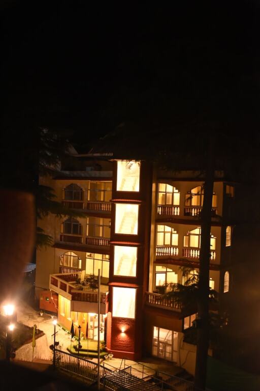 Чамба: Aanantham Country Resort