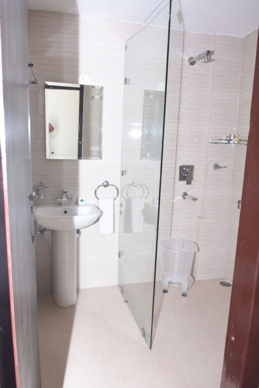 Чамба: Aanantham Country Resort