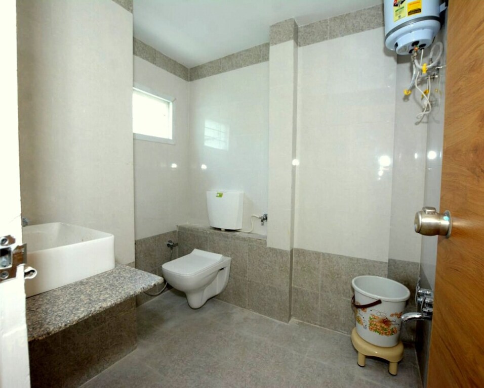 Ананд: Hotel Green Leaf