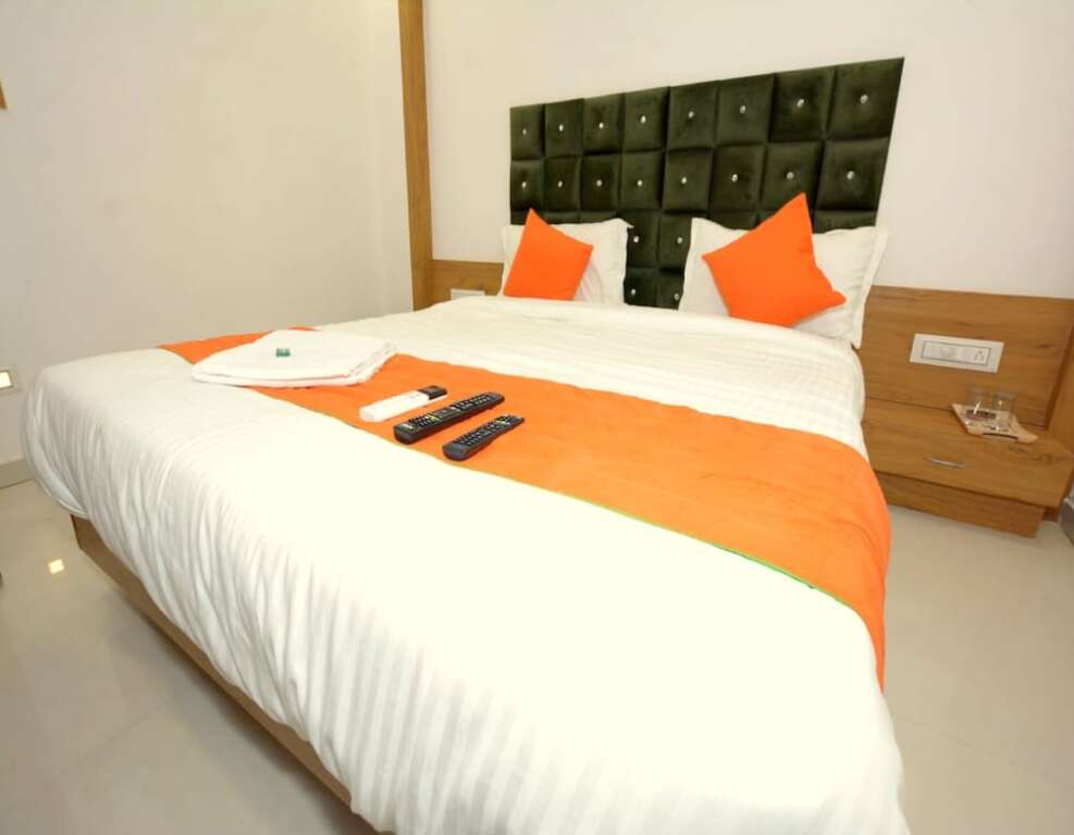 Ананд: Hotel Green Leaf