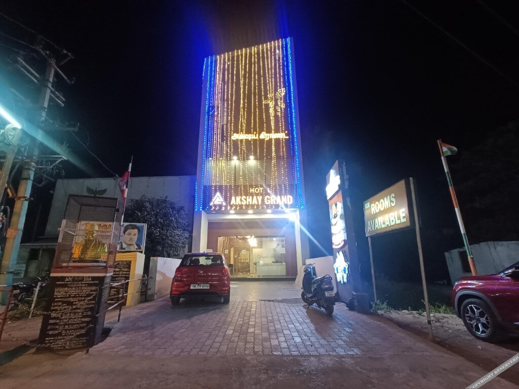 Особая экономическая зона Mahindra World City: Hotel Akshay Grand