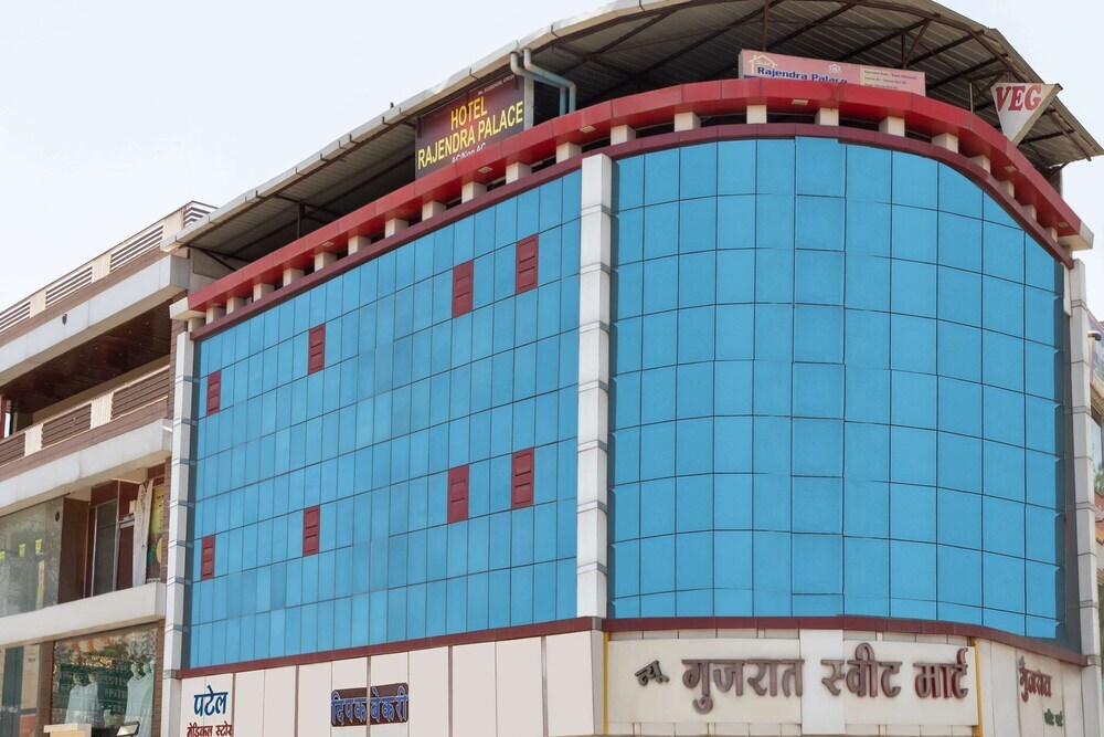 Ратлам: OYO 40153 Hotel Rajendra Palace
